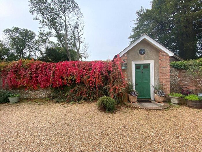 4 Bedroom Detached House To Rent In Chichester, West Sussex, PO18