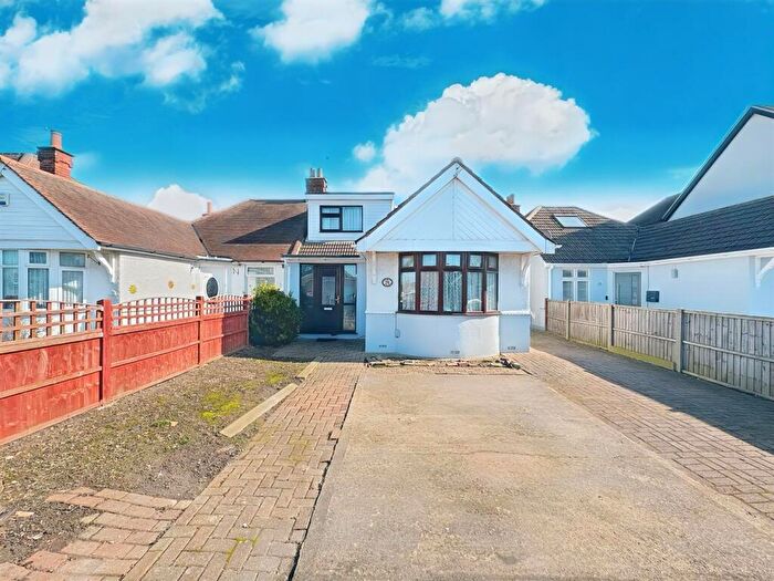 4 Bedroom Semi-Detached Bungalow For Sale In Blackshots Lane, Grays, RM16