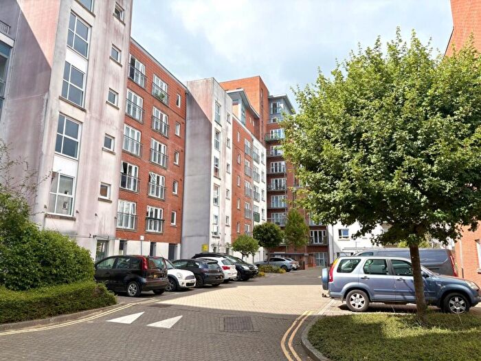 2 Bedroom Apartment For Sale In Avenel Way, Poole, BH15
