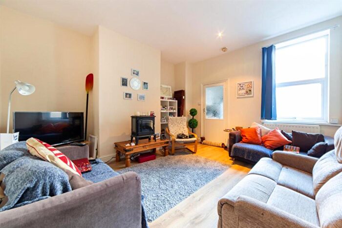 2 Bedroom Flat To Rent In £pcm - Mowbray Street, Heaton, Newcastle Upon Tyne, NE6