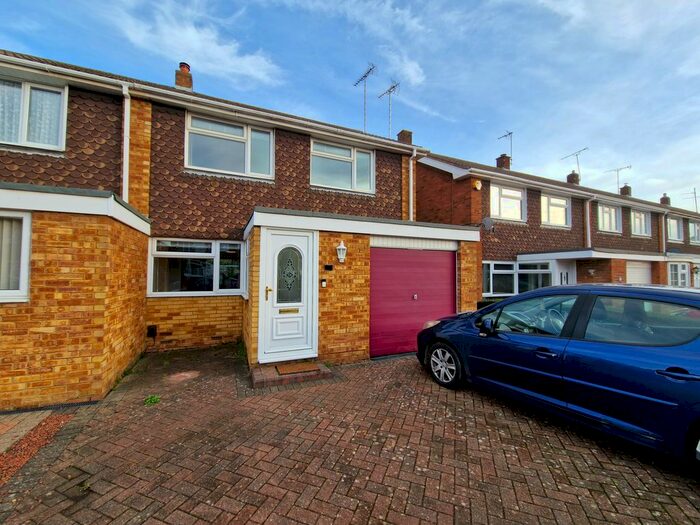 3 Bedroom Property To Rent In Andover Close, Luton, LU4