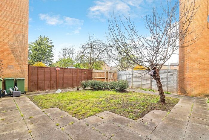 2 Bedroom Flat For Sale In Larwood Place, Oldbrook, Milton Keynes, Buckinghamshire, MK6