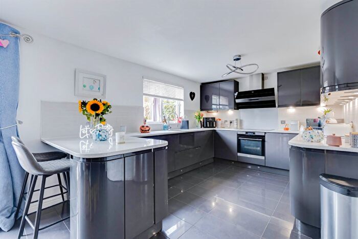 5 Bedroom Detached House For Sale In Speedwell Close, Pontprennau, Cardiff, CF23