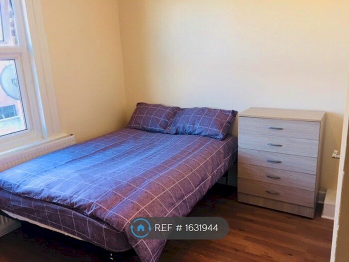 Studio To Rent In Green Lanes, London, N8