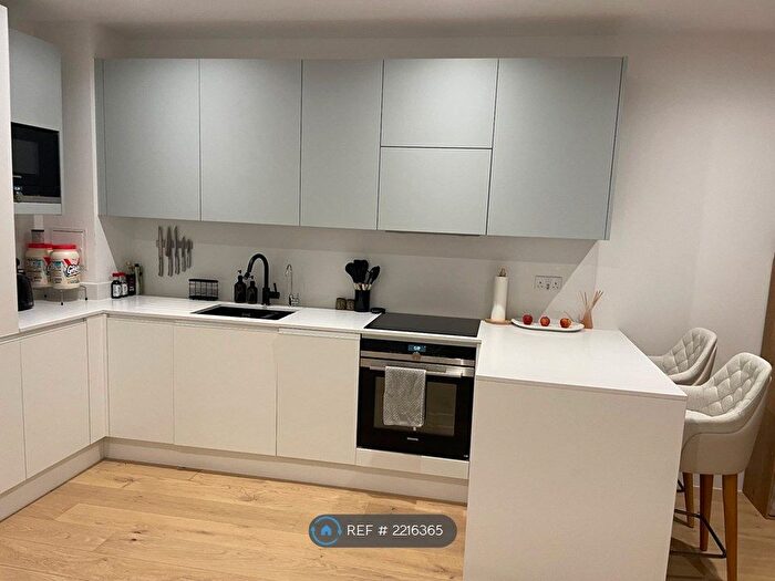 1 Bedroom Flat To Rent In Hive House, Brentford, TW8