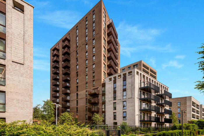 2 Bedroom Apartment To Rent In Millet Place, Pontoon Dock London, E16