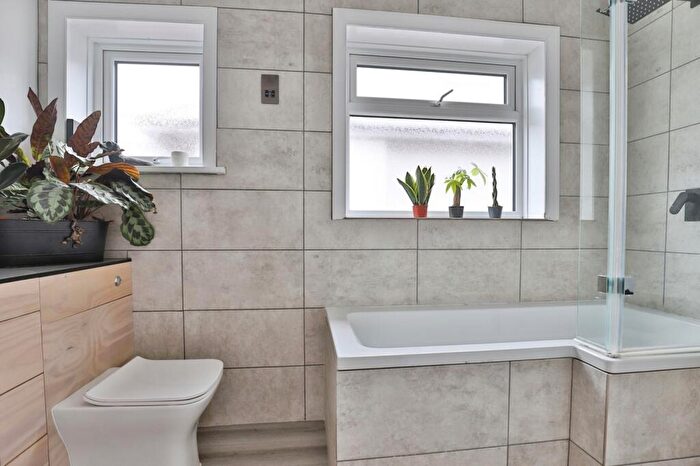 2 Bedroom Bungalow For Sale In Durdells Avenue, Bournemouth, Dorset, BH11