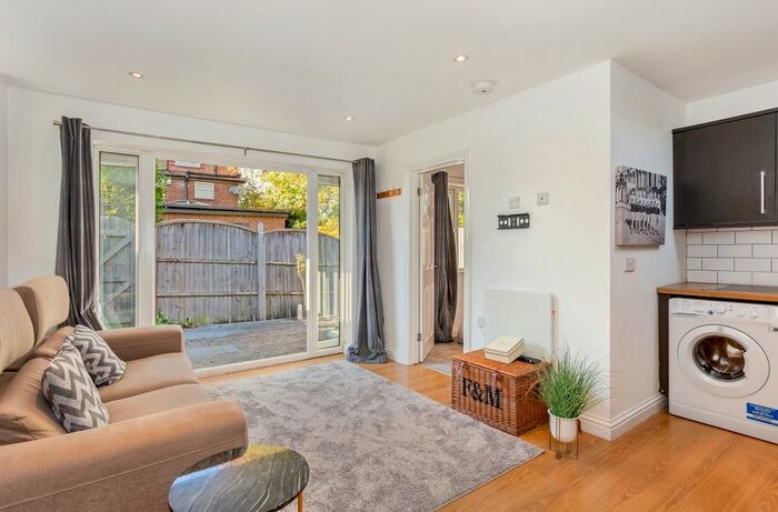 1 Bedroom Bungalow To Rent In Maidenhead Road, Windsor SL4