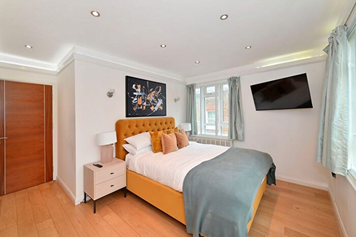 2 Bedroom Flat To Rent In Goodge Street, Fitzrovia, W1T