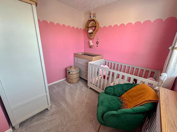 3 Bedroom Semi-Detached House For Sale In Wayman Road, Corfe Mullen, Wimborne, BH21 - Photo 12