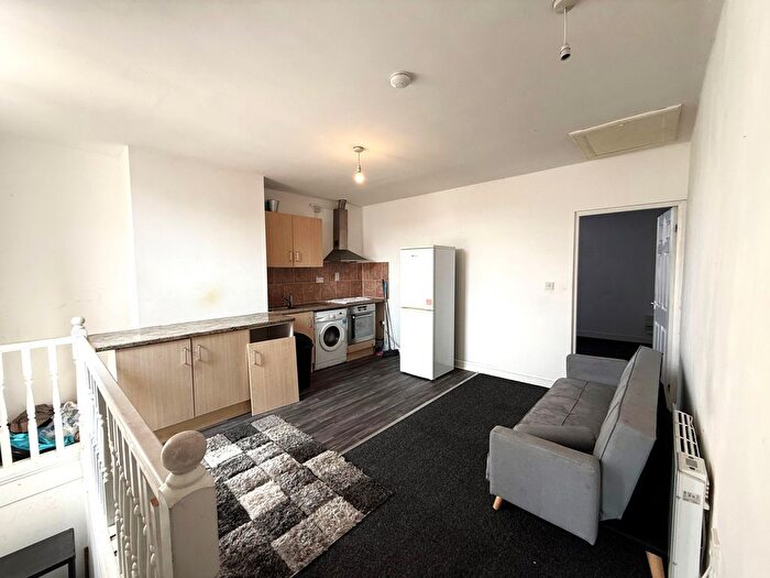 1 Bedroom Flat To Rent In Cape Hill, Smethwick, West Midlands, B66