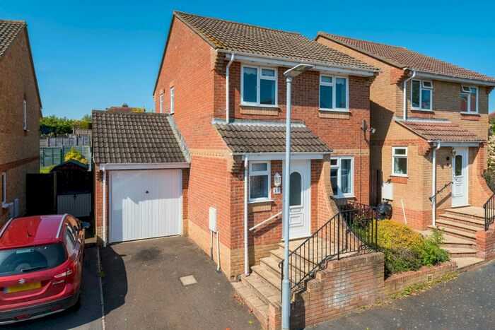 3 Bedroom Detached House To Rent In Linden Grove, Amberstone, Hailsham, BN27