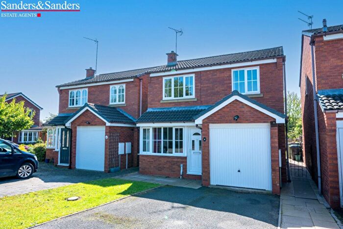 3 Bedroom Detached House For Sale In Jephcott Close, Alcester, B49