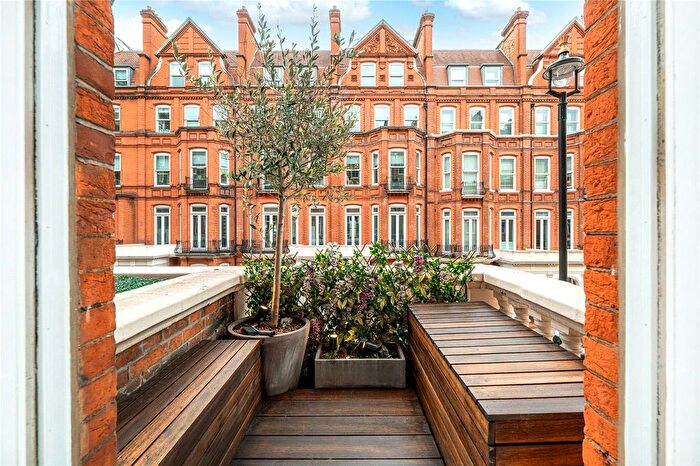2 Bedroom Flat For Sale In Park Street, Mayfair, London, W1K