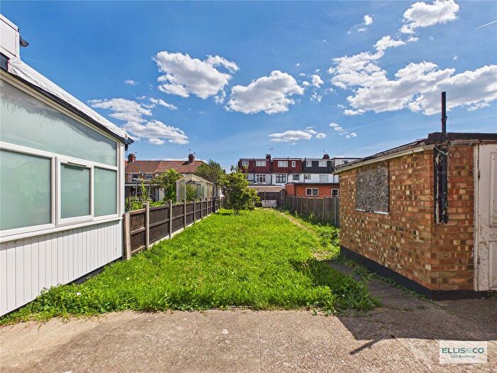 3 Bedroom Semi-Detached House To Rent In Princes Ave, Kingsbury, NW9