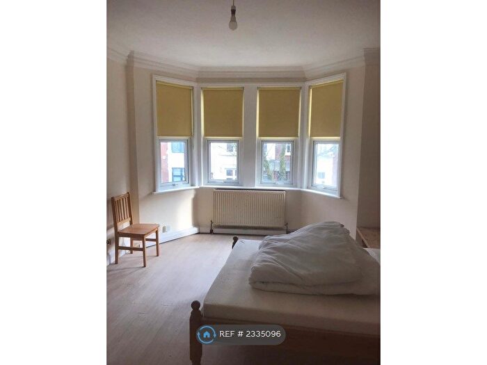 Studio To Rent In London, London, W3