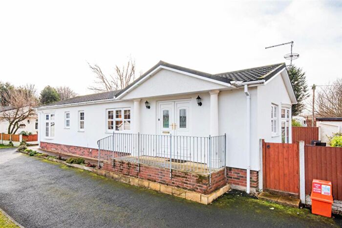 2 Bedroom Park Home For Sale In Wigan Road, Leyland, PR25