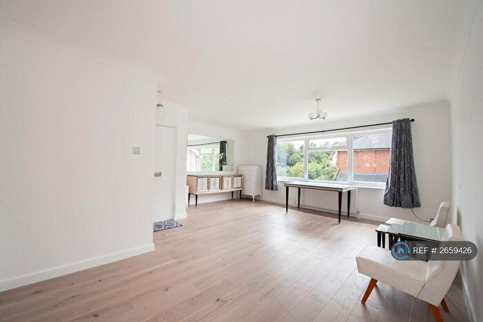 2 Bedroom Flat To Rent In Temple Close, London, N3