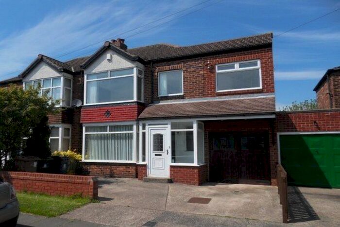 3 Bedroom Property To Rent In Thorntree Drive, Whitley Bay, NE25