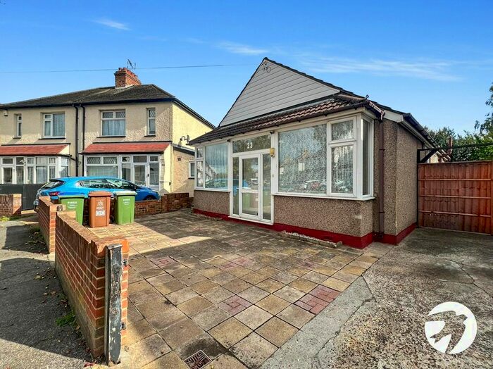 3 Bedroom Bungalow To Rent In Lincoln Road, Erith, DA8
