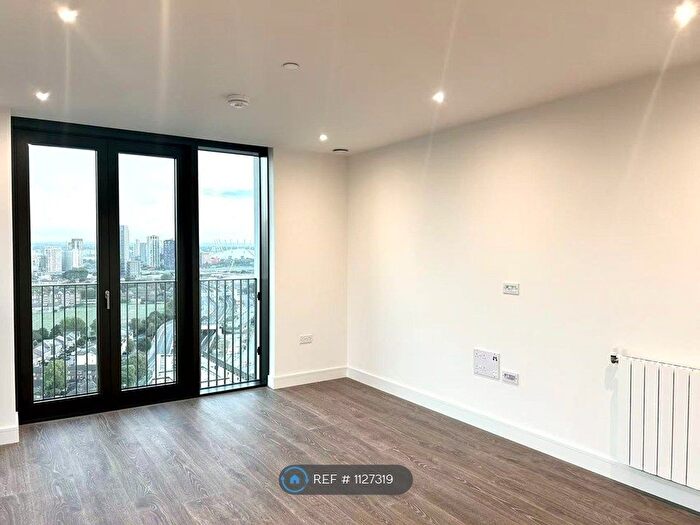 2 Bedroom Flat To Rent In Menara Point, London, E16