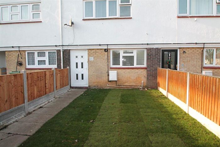 Studio To Rent In Langleys, Kingswood, Basildon, SS16