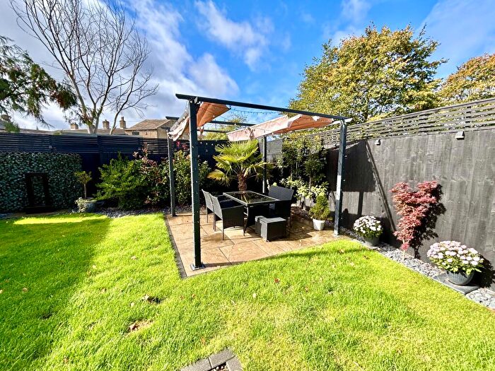 2 Bedroom Detached Bungalow For Sale In Apperley Gardens, Bradford, BD10