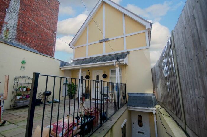 2 Bedroom Maisonette To Rent In Lodge Road, Southampton, Hampshire, SO14