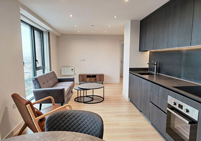 2 Bedroom Flat To Rent In Dutton Street, Manchester, Greater Manchester, M3