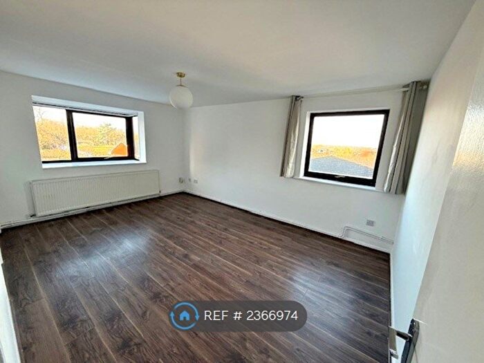 2 Bedroom Flat To Rent In St. Matthews Court, London, N10