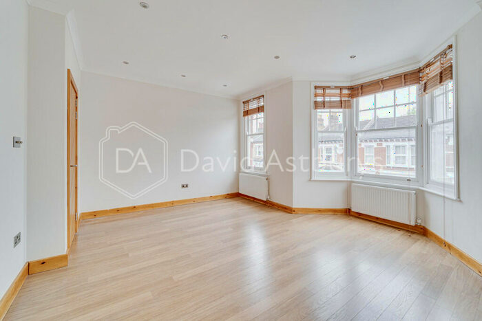 2 Bedroom Apartment To Rent In Raleigh Road, Harringay, London, N8