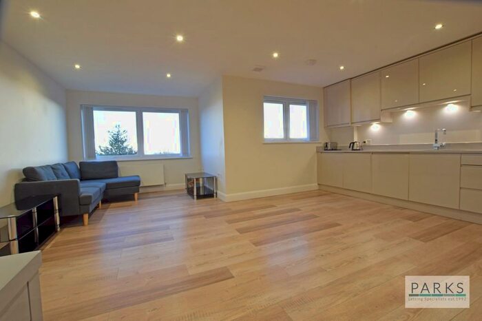 2 Bedroom Apartment To Rent In The Drive, Hove, BN3