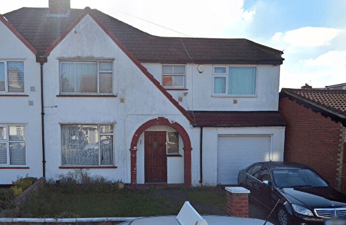 5 Bedroom Semi-Detached House To Rent In Hounslow, TW5