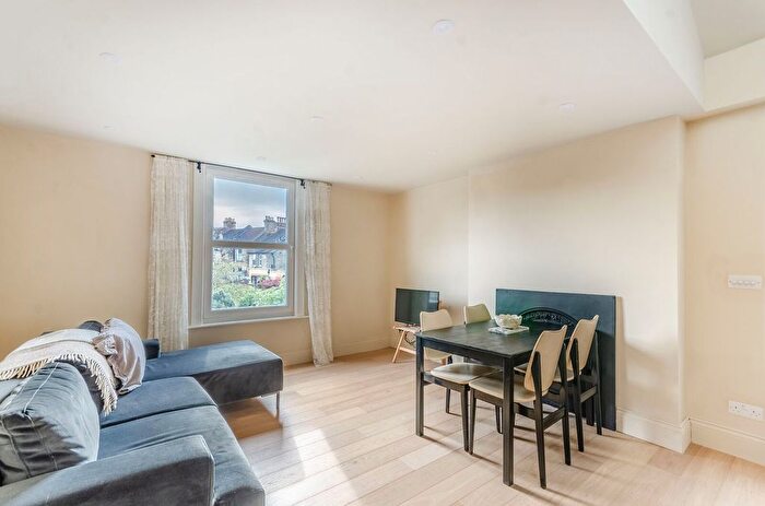 2 Bedroom Flat To Rent In Woolstone Road, Forest Hill, London, SE23