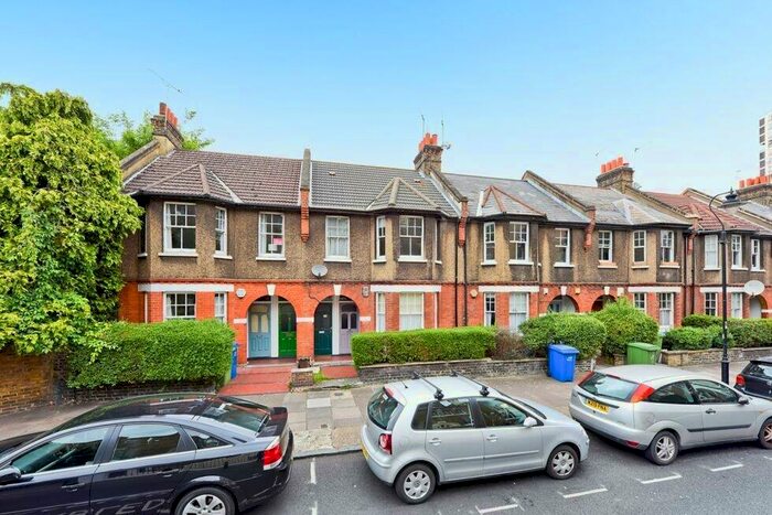 3 Bedroom Flat To Rent In Councillor Street, Oval, SE5