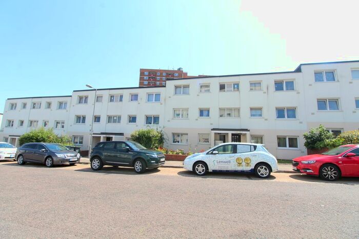 2 Bedroom Flat To Rent In Essex Close, Luton, LU1