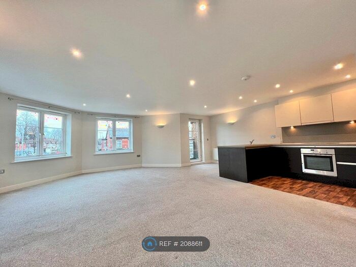 2 Bedroom Flat To Rent In George Street, Prestwich, Manchester, M25