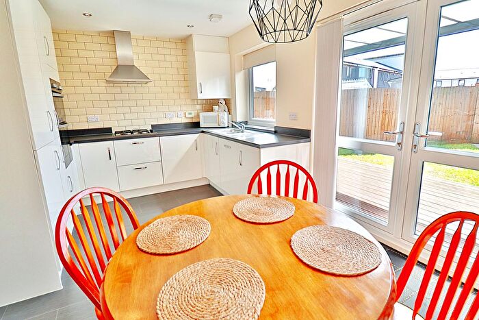 3 Bedroom Semi-Detached House For Sale In Hartley Avenue, Fengate, Peterborough, PE1