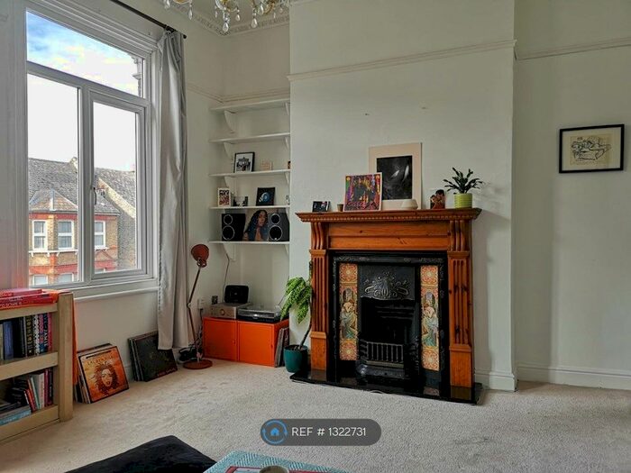 2 Bedroom Flat To Rent In Devonshire Road, London, SE23