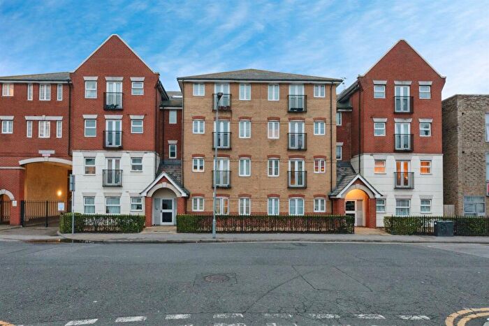 2 Bedroom Flat For Sale In Tanner Street, Barking, IG11