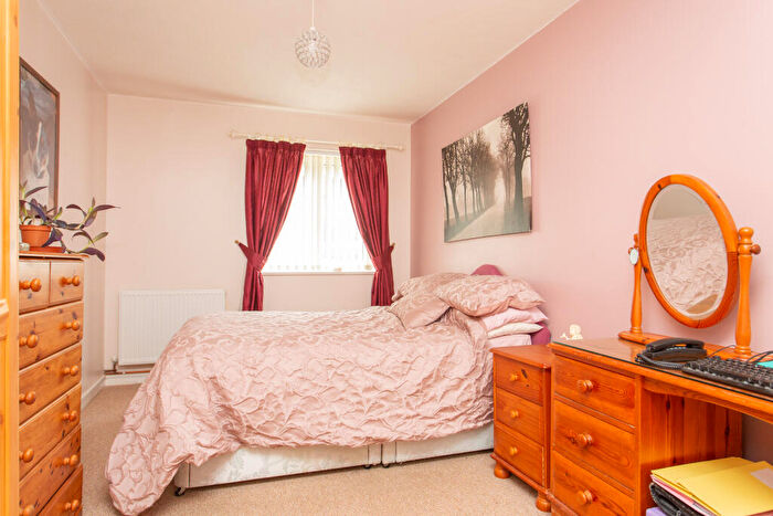 1 Bedroom Flat For Sale In Folkestone Road, Dover, CT17