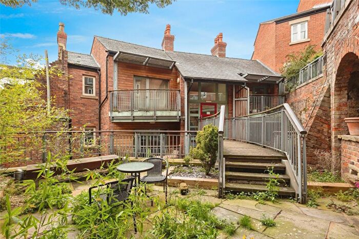 2 Bedroom Flat For Sale In Mealhouse Brow, Stockport, Greater Manchester, SK1