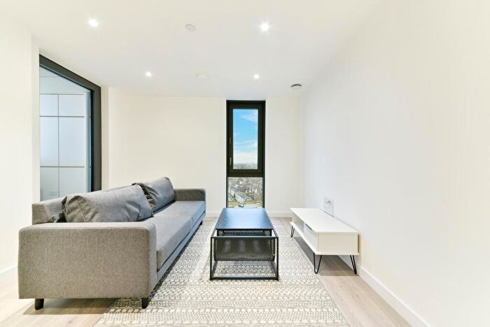 1 Bedroom Flat To Rent In City North Place, Finsbury Park, London, N4