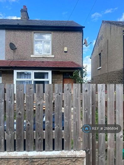 3 Bedroom End Of Terrace House To Rent In Carr Bottom Road, Bradford, BD5