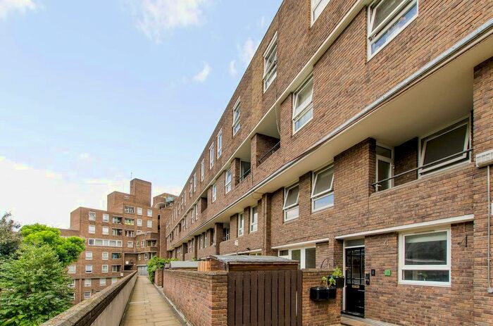 3 Bedroom Flat To Rent In Manningford Close, Clerkenwell, London, EC1V