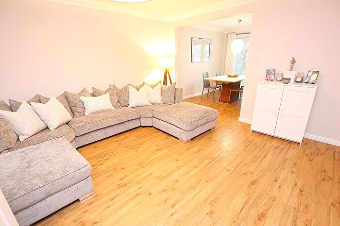 3 Bedroom Semi-Detached House For Sale In Daisyhill Road, Blackburn, EH47