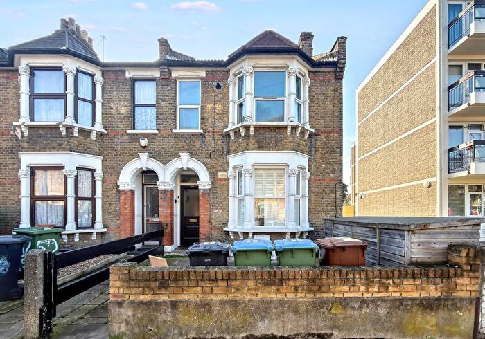 2 Bedroom Flat For Sale In First Floor Flat, Woodhouse Road, Leytonstone, London, E11
