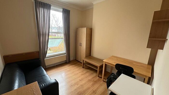 3 Bedroom Terraced House To Rent In Hammersmith Grove, London, W6