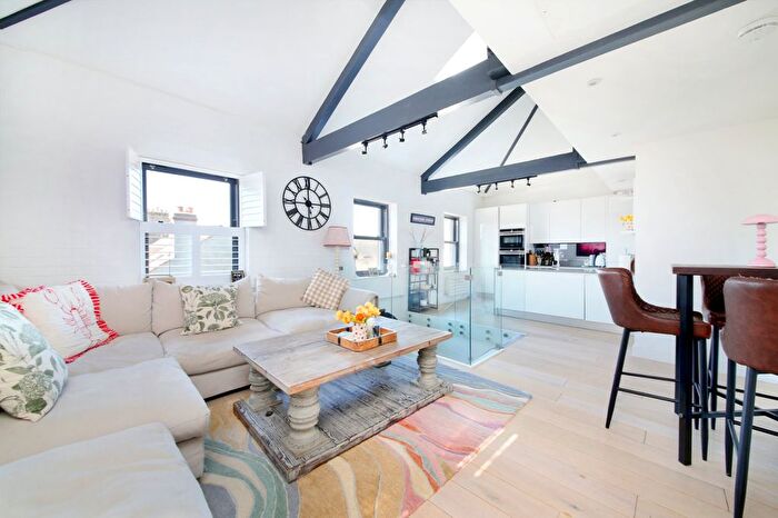 2 Bedroom Flat For Sale In Grafton House, Brodrick Road, SW17