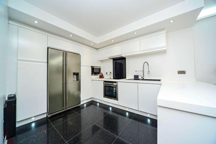 2 Bedroom Flat To Rent In Anchorage Point, Docklands, London, E14